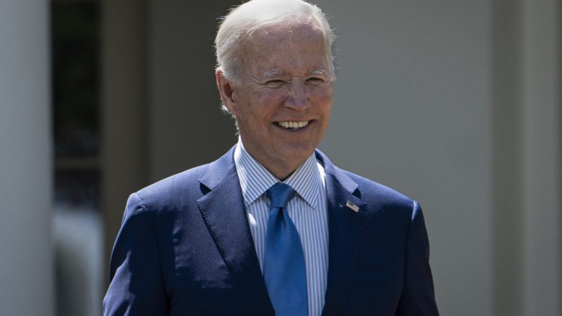 Президент Джо Байден говорит о продвижении экологической справедливости в Розовом саду Белого дома в Вашингтоне, 21 апреля 2023 г. (Madalina Vasiliu/The Epoch Times)
