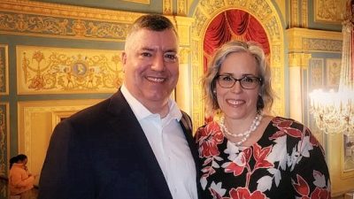 Деннис и Меган Мёрфи наслаждались шоу Shen Yun в Detroit Opera House 6 мая 2023 года. (Charlie Lu/The Epoch Times)