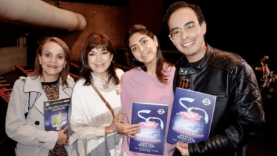 Гильермо Вихерс (справа) и его семья посетили Shen Yun в Мехико 5 мая 2023 года. (Lily Yu/The Epoch Times)