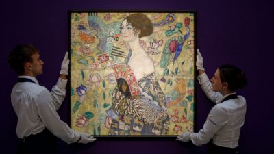 Фото: Портрет Густава Климта «Дама с веером». (John Phillips/Getty Images for Sotheby's) 
