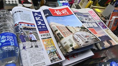 Г азеты The Epoch Times на стенде в Гонконге,  2 мая 2023 г. (Sung Pi-Lung/The Epoch Times)