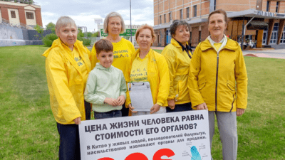 16 июля на центральной пешеходной улице Нижнего Новгорода последователи Фалунь Дафа.