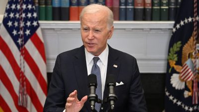 Президент Джо Байден говорит о решении Верховного суда, отменяющем списание студенческих долгов в Белом доме 30 июня 2023 года. (Jim Watson/AFP via Getty Images)