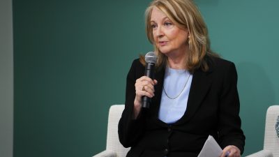 Нина Ши, старший научный сотрудник и директор Центра свободы вероисповедания, выступает во время дискуссии о транснациональных репрессиях в отношении Фалуньгун, нападениях на Shen Yun и подавлении Гонконга в Вашингтоне 17 июля 2023 года. (Madalina Vasiliu/The Epoch Times)