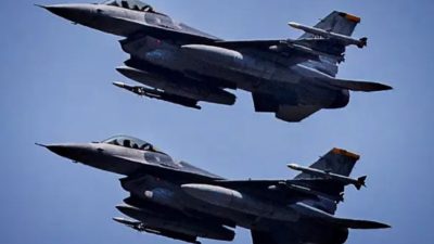 Истребители F16 ВВС США летят строем во время совместных американо-филиппинских учений CopeThunder на авиабазе Кларк в Мабалакате, провинция Пампанга, Филиппины, 9 мая 2023 года. (EzraAcayan/GettyImages)