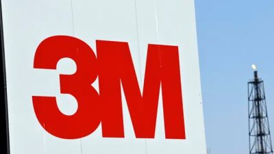 На иллюстрации изображён логотип 3M на территории завода 3M в Цвейндрехте, Нидерланды, 10 июня 2021 года. (Eric Lalmand/Belga Mag/AFP via Getty Images)