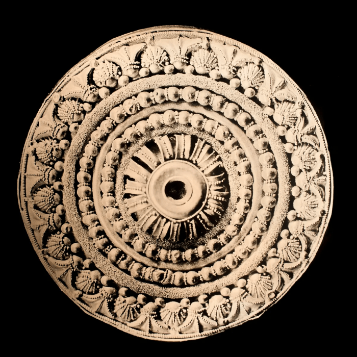 Макроамбротип этрусского ушного диска размером 35 на 35 дюймов. (Courtesy of Pforzheim Jewellery Museum — Germany)