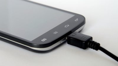 телефон, зарядка