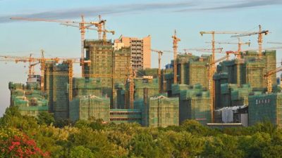 Строящийся жилой и коммерческий комплекс в Наньнине, Гуанси, 9 ноября 2021 г. (STR/AFP via Getty Images)
