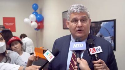 Дэвид Шафер, председатель отделения Республиканской партии штата Джорджия, выступает на церемонии открытия Общественного центра Республиканской партии в Беркли-Лейк, штат Джорджия, 17 сентября 2021 г. (Roland Ree/The Epoch Times)
