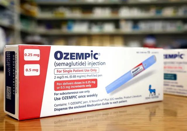 Коробки с препаратом Ozempic на прилавке аптеки в Лос-Анджелесе, Калифорния, 17 апреля 2023 г. (Mario Tama/Getty Images)