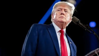 Бывший президент США Дональд Трамп выступает в отеле Hilton Anatole в Далласе 6 августа 2022 года. (Brandon Bell/Getty Images)
