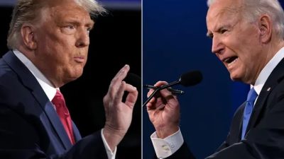 На комбинированном фото: президент Дональд Трамп и кандидат в президенты от Демократической партии Джо Байден во время заключительных президентских дебатов в Университете Белмонт в Нэшвилле, штат Теннесси, 22 октября 2020 года. (Brendan Smialowski and Jim Watson/AFP via Getty Images)

