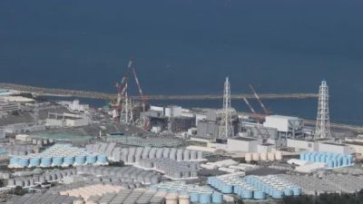 Резервуары, используемые для хранения очищенной воды на повреждённой атомной электростанции TEPCO «Фукусима Дайити» в Окуме, префектура Фукусима, 24 августа 2023 года. (STR/JIJI Press/AFP via Getty Images)