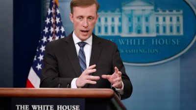 Советник Белого дома по национальной безопасности Джейк Салливан беседует с журналистами во время пресс-конференции в зале брифингов Brady Press в Белом доме 5 сентября 2023 года. (Chip Somodevilla/Getty Images)
