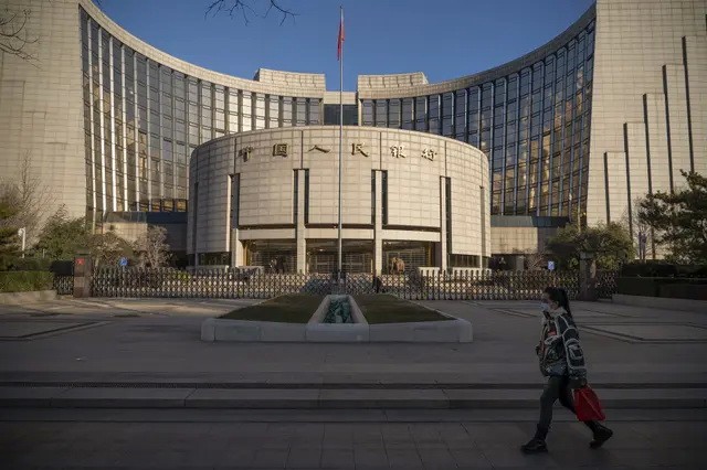 Штаб-квартира Народного банка Китая (НБК), центрального банка страны, в Пекине, Китай, 13 декабря 2021 года. (Andrea Verdelli/Bloomberg via Getty Images)
