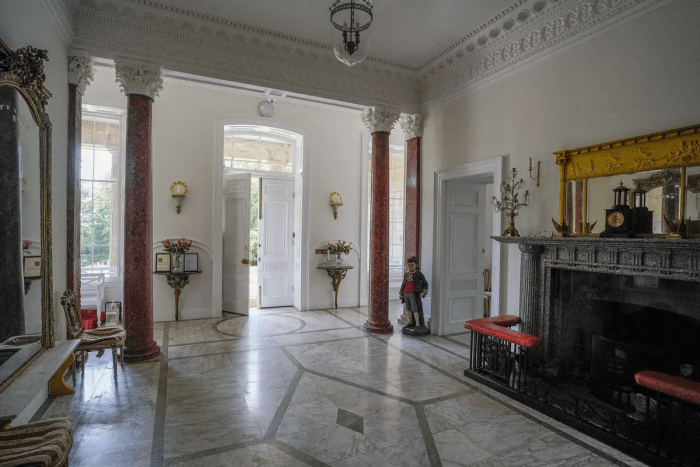 Интерьер дома Розуорн после масштабной реставрации, проведённой Элизабет и Регом Прайсами. (SWNS)<br class=