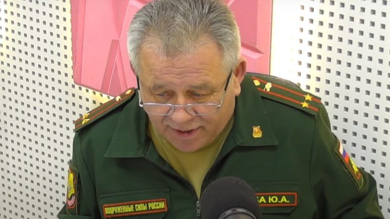 Военный комиссар из якутского Мирного «заминировал» свой военкомат Фото: Военком Юрий Чуба. (Скриншот/Алмазный край/youtube.com)