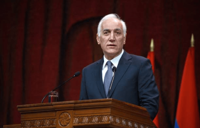 Президент Армении Ваагн Хачатурян в Ереване 13 марта 2022 года. (KAREN MINASYAN/AFP via Getty Images) 