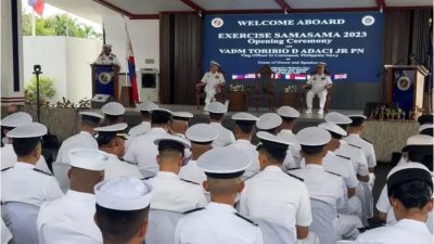 Командующий ВМС Филиппин вице-адмирал Торибио Адачи-младший выступает на церемонии открытия учений SAMA SAMA 2023, ежегодных двусторонних учений между ВМС Филиппин и США, в штабе ВМС Филиппин в Маниле, Филиппины, 2 октября 2023 года. (Jay Ereno /Reuters)
