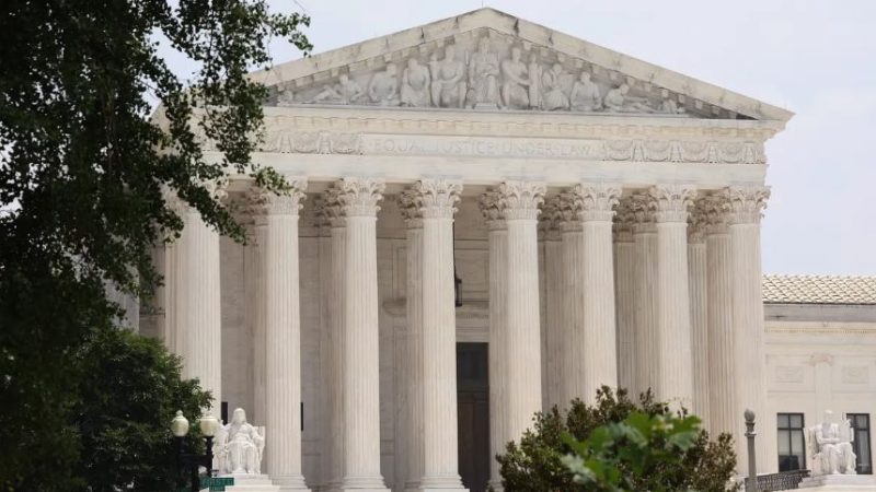 Верховный суд США в Вашингтоне 30 июня 2023 года. (Кевин Дитч / Getty Images)