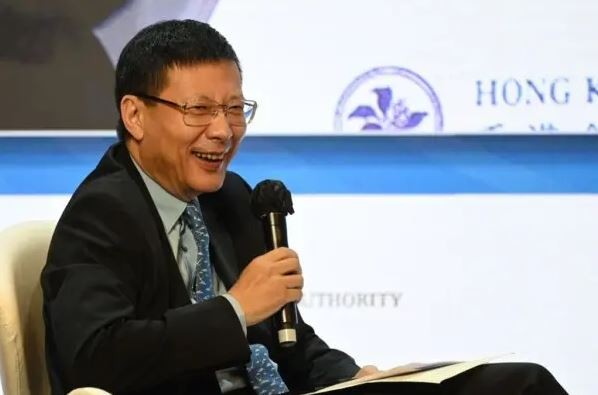 Нейл Шень, основатель и управляющий партнёр Sequoia Capital China, выступает на инвестиционном саммите мировых финансовых лидеров в Гонконге 2 ноября 2022 года. (Peter Parks/AFP via Getty Images)