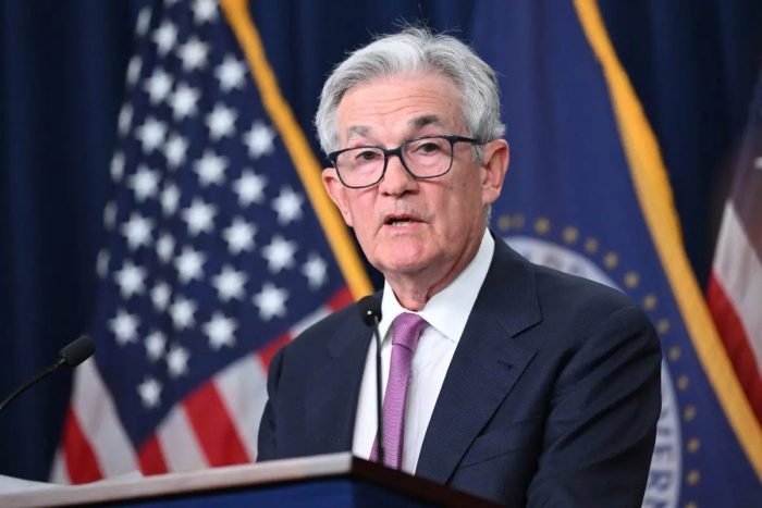 Председатель правления ФРС США Джером Пауэлл выступает на пресс-конференции после заседания Федерального комитета открытого рынка в Федеральной резервной системе в Вашингтоне 14 июня 2023 года. (Mandel Ngan/AFP via Getty Images)