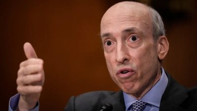 Председатель Комиссии США по ценным бумагам и биржам Гэри Генслер даёт показания во время слушаний Банковского комитета Сената на Капитолийском холме в Вашингтоне 12 сентября 2023 года. (Drew Angerer/Getty Images)
