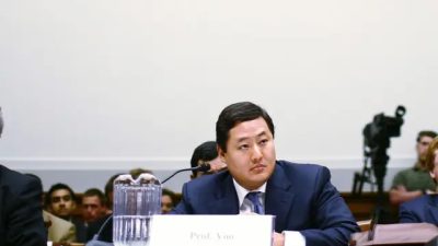 Бывший сотрудник Министерства юстиции США, а ныне профессор  Джон Ю в Вашингтоне, округ Колумбия, 26 июня 2008. (Melissa Golden/Getty Images)