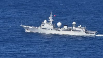 Разведывательное судно ВМС Народно-освободительной армии Китая «Хайвангсин» у северо-западного шельфа Австралии. Изображение предоставлено 13 мая 2022 года. (Courtesy of the Australian Department of Defence)
