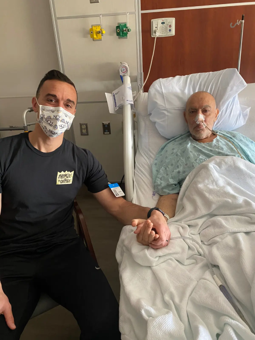 Салим Муслимани со своим отцом, умершим от рака поджелудочной железы. (Courtesy of Salim Muslimani)