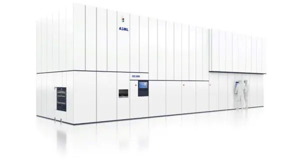 Внешний вид опытной модели новейшего продукта компании ASML — инструмента для литографии High NA EUV. (ASML/Handout via Reuters)