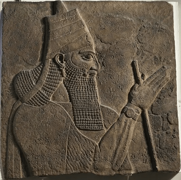 Гипсовый настенный рельеф Тиглата-Пилесера III. (Public Domain)