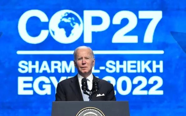 Президент Джо Байден выступает на саммите COP27 в Шарм-эль-Шейхе, Египет, 11 ноября 2022 г. (Saul Loeb/AFP via Getty Images)