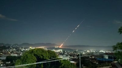 Ракета, выпущенная с бирманской военной базы в городке Лашио, северный штат Шан, 28 октября 2023 года. (STR/AFP via Getty Images)