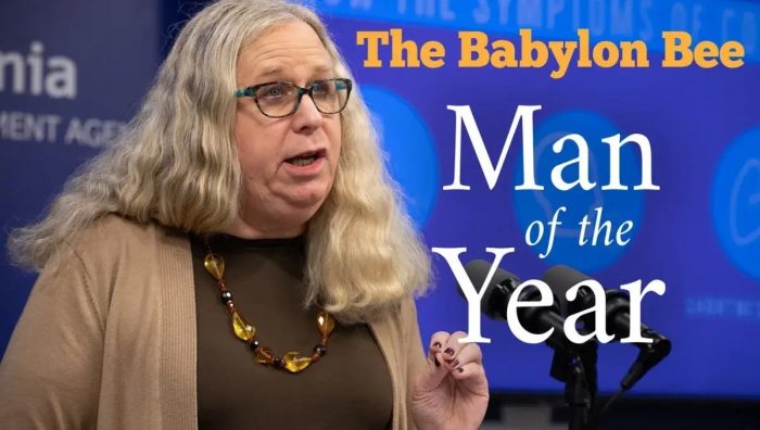 На сайте газеты Babylon Bee в одном из заголовков помощник министра здравоохранения США по делам трансгендеров Рейчел Левин названа «Человеком года». (screenshot)