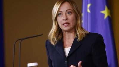 Премьер-министр Италии Джорджиа Мелони принимает участие в пресс-конференции в Канцелярии в Берлине 22 ноября 2023 года. (Michele Tantussi/Getty Images)
