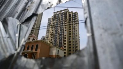 Комплекс недостроенных жилых домов в городе Синьчжэн в Чжэнчжоу, центральная китайская провинция Хэнань, 20 июня 2023 года. (PEDRO PARDO/AFP via Getty Images)