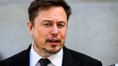 Генеральный директор X (бывший Twitter) Илон Маск покидает двухпартийный форум Сената США по искусственному интеллекту (ИИ) в Вашингтоне 13 сентября 2023 года. (Mandel Ngan/AFP via Getty Images)
