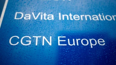 Логотип CGTN Europe на вывеске у офисного здания, в котором расположены офисы China Global Television Network, в парке Чизвик, западный Лондон, 4 февраля 2021 года. (Tolga Akmen/AFP via Getty Images)
