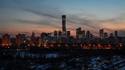 Закат над центральным деловым районом Пекина 16 февраля 2022 года. (Jade Gao/AFP via Getty Images)
