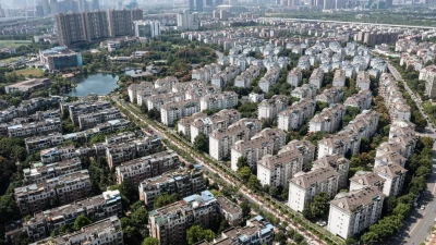 Вид с воздуха на посёлок Evergrande Changqing в Ухане, Китай, 26 сентября 2021 года. Суд Гонконга обязал застройщика ликвидировать задолженность. (Getty Images)