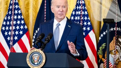 Президент США Джо Байден выступает перед двухпартийной группой губернаторов в Восточном зале Белого дома в Вашингтоне во время зимней встречи Национальной ассоциации губернаторов 23 февраля 2024 года. (Фото: SAUL LOEB/AFP via Getty Images)
