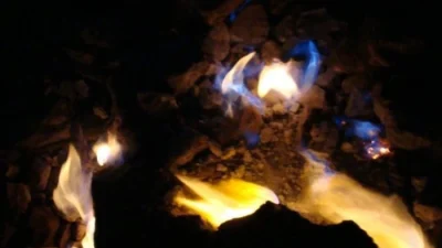 Загадочный пожар бушует уже больше месяца в уезде Тунсинь провинции Гуйчжоу. (The Epoch Times)