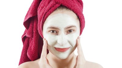 Вы можете легко сделать маску для лица дома из простых ингредиентов, которые можно найти на кухне. (Johnypan via Dreamstime)