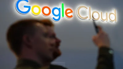 Логотип Google Cloud на Mobile World Congress (MWC), крупнейшем ежегодном мероприятии телекоммуникационной отрасли в Барселоне 27 февраля 2024 года. (Pau Barrena/AFP via Getty Images)
