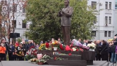 памятник Кобзону