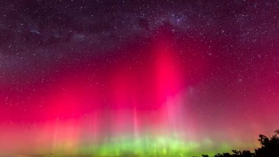 Aurora Australis видна из Коуп-Коупа, штат Виктория, 11 мая 2024 года. (Image: afuego/Flickr)
