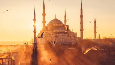Голубая мечеть на закате в Стамбуле, Турция. (Anastasia Mazureva/Shutterstock)
