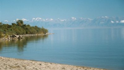 Озеро Иссык-Куль. (Фото: ru.wikipedia.org.  CC BY-SA 3.0)  